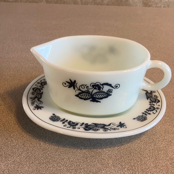 Pyrex Other - Vintage Pyrex gravy boat